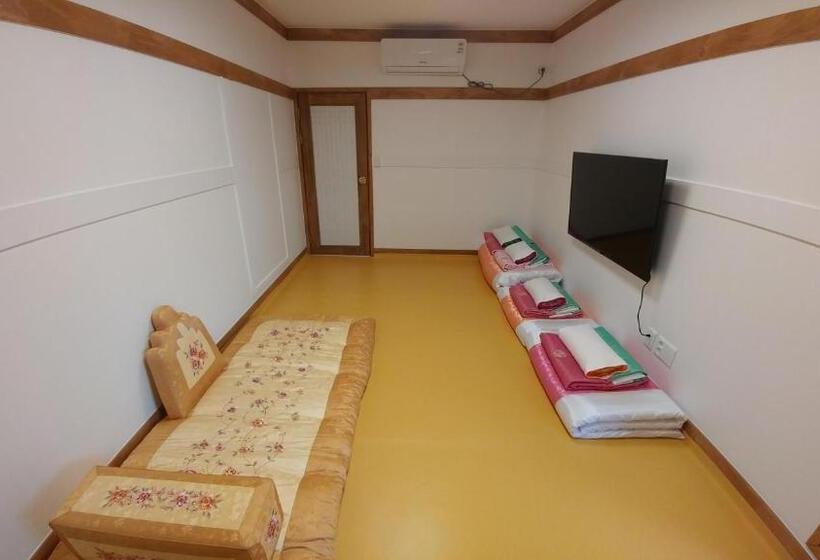 استودیو خانوادگی, Sophia Hanok Guesthouse