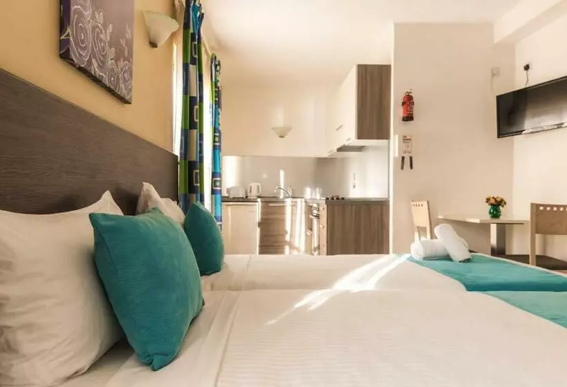 استودیوی استاندارد, Sunseeker Holiday Complex