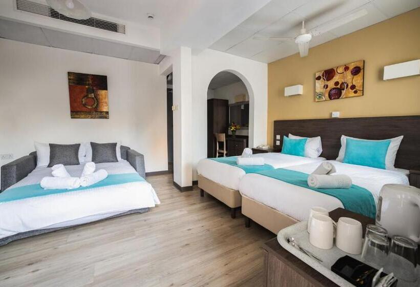 اتاق خانوادگی, Sunseeker Holiday Complex