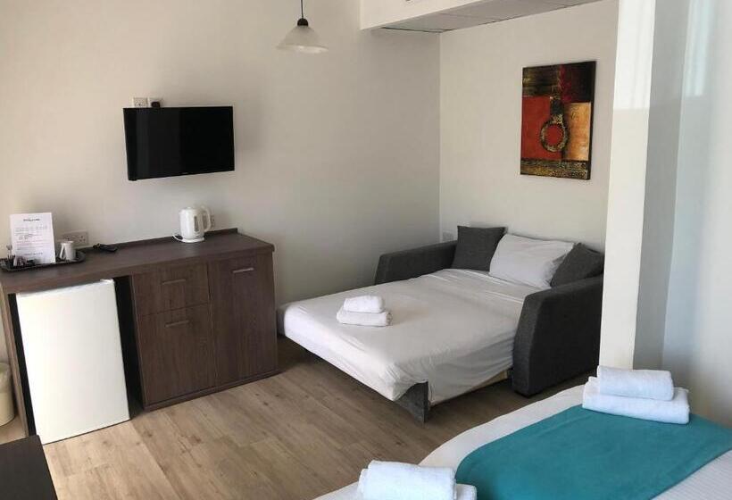 اتاق خانوادگی, Sunseeker Holiday Complex