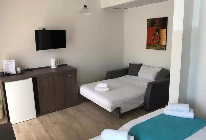 اتاق خانوادگی, Sunseeker Holiday Complex