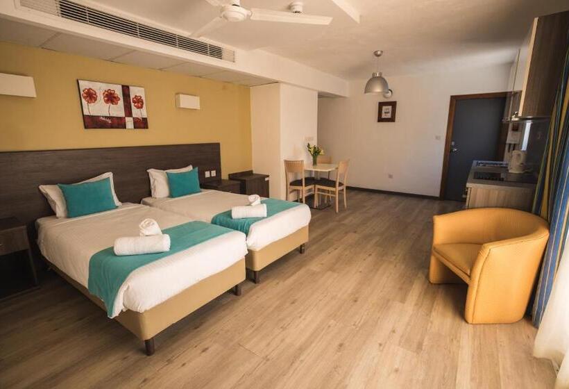 استودیوی سوپریور, Sunseeker Holiday Complex