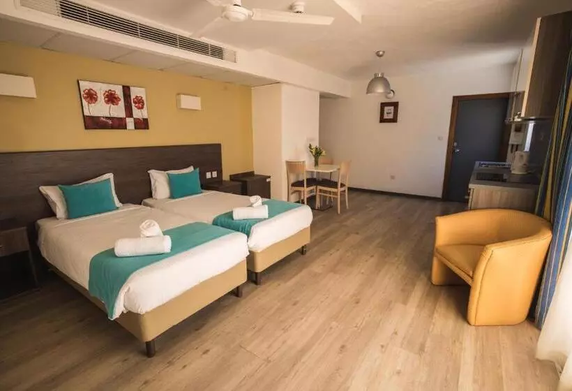 استودیوی سوپریور, Sunseeker Holiday Complex