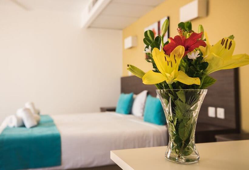 استودیوی استاندارد, Sunseeker Holiday Complex