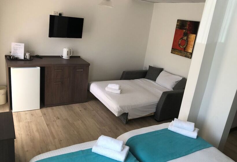 اتاق خانوادگی, Sunseeker Holiday Complex