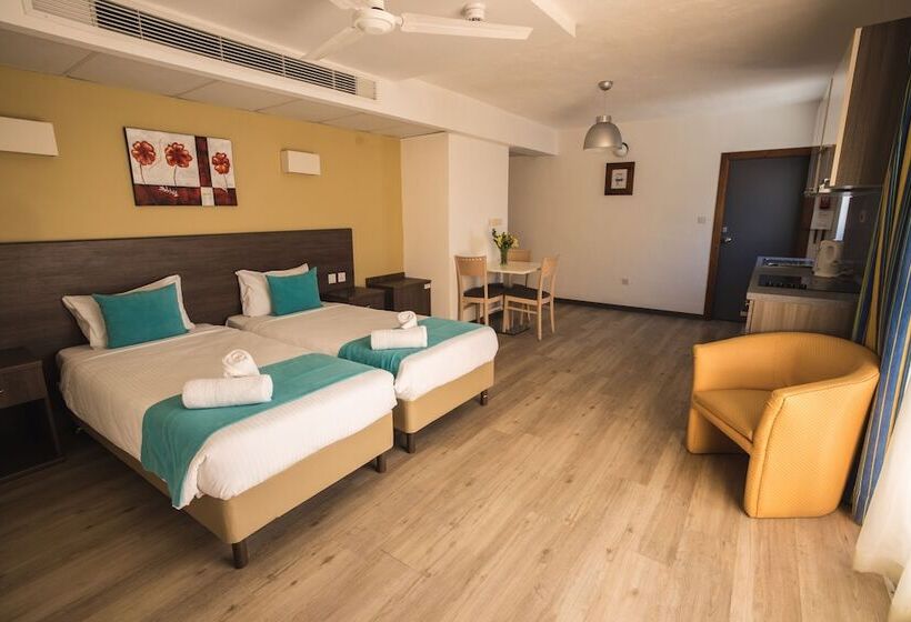 استودیوی سوپریور, Sunseeker Holiday Complex