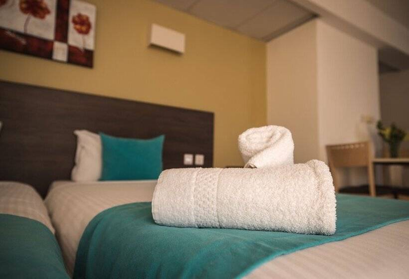 استودیوی سوپریور, Sunseeker Holiday Complex