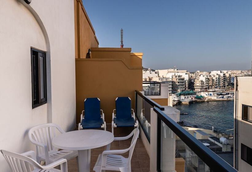 استودیوی سوپریور, Sunseeker Holiday Complex