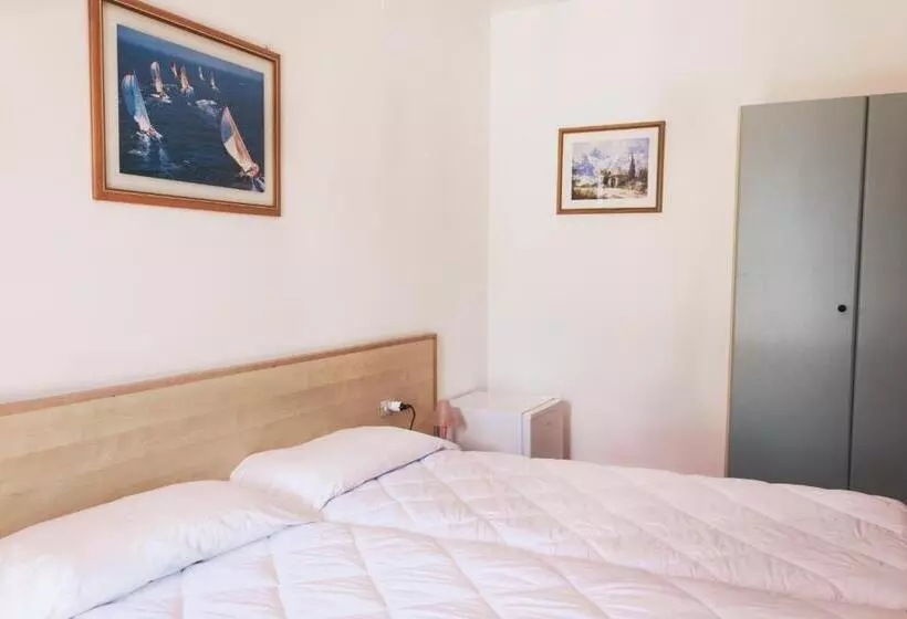 Standard-huone Järvinäkymä, Surf Hotel Pier   Montagnoli Group