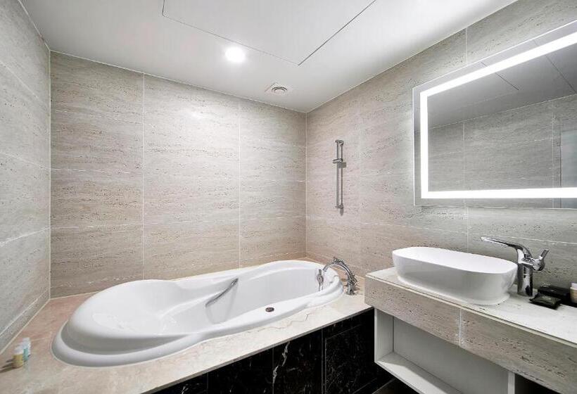 غرفة ديلوكس, Arban City