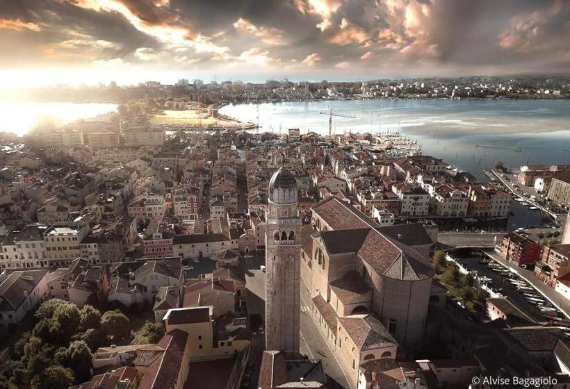 패밀리 룸, Clodia