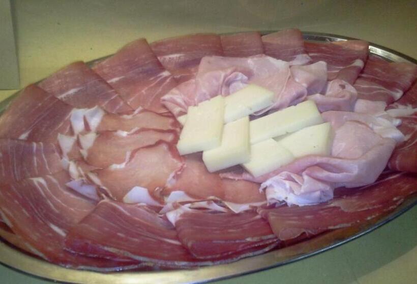 패밀리 룸, Clodia