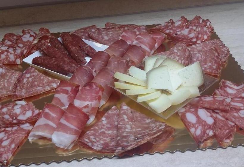 패밀리 룸, Clodia