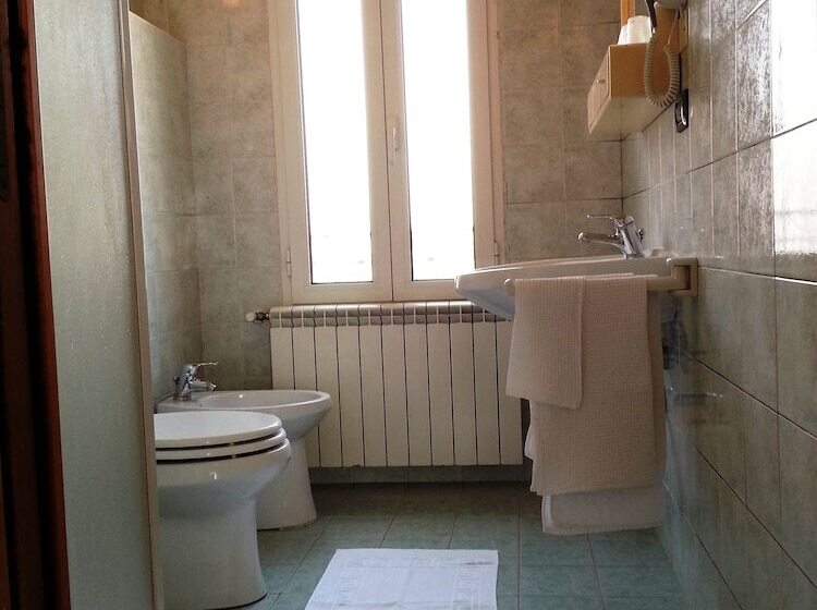 패밀리 룸, Clodia