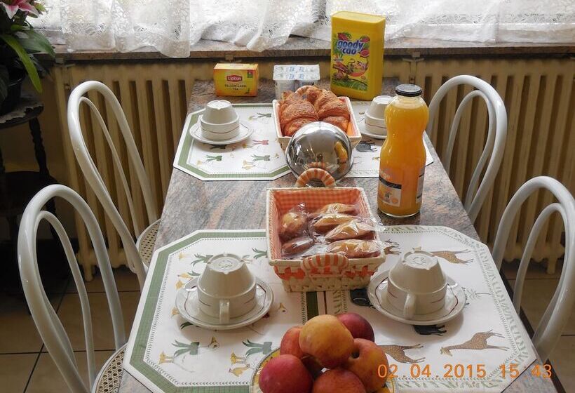 スタンダードルーム, Hôtel Le Petit Château Proche Parc Des Expositions Porte De Versailles