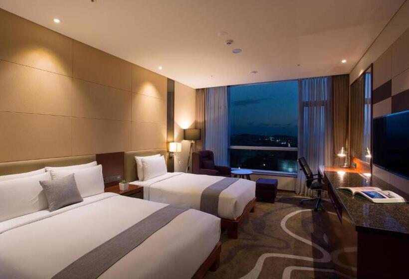 Семейный Номер, Isquare