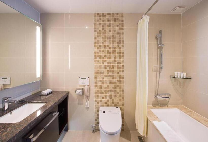 Семейный Номер, Isquare