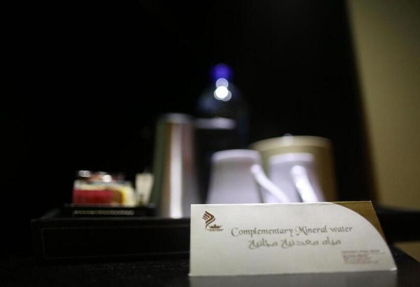 سوئیت پرزیدنت, Palestine Plaza