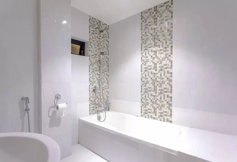 Superior room with lake view, Peace Plaza