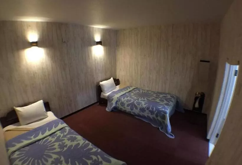 Standard Neljän Hengen Huone, Pension Fryingpan