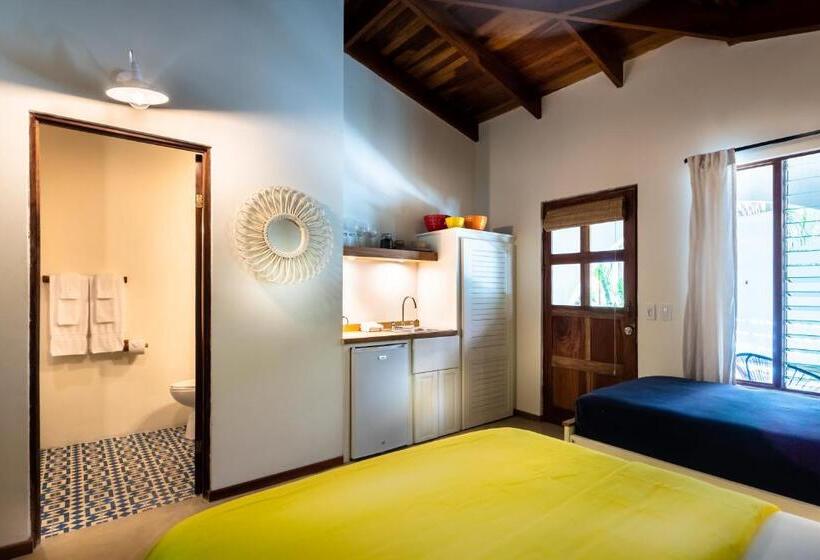 غرفة قياسية, The Sunset Shack