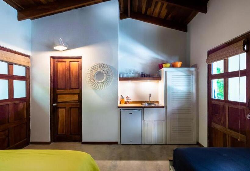 غرفة قياسية, The Sunset Shack