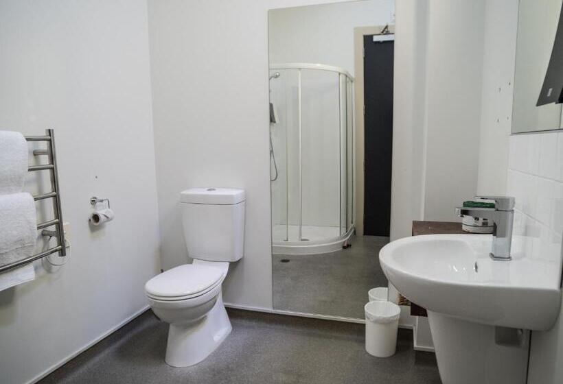 スタンダードスタジオ, U Boutique