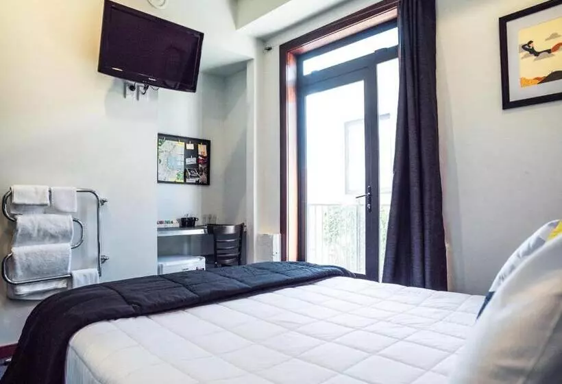 استودیوی استاندارد, U Boutique