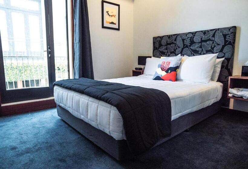 スタンダードスタジオ, U Boutique