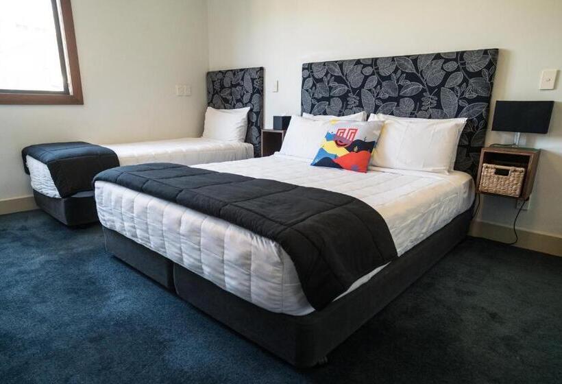 스탠다드 스튜디오 킹침대, U Boutique