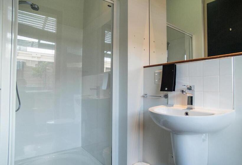 스탠다드 스튜디오 킹침대, U Boutique