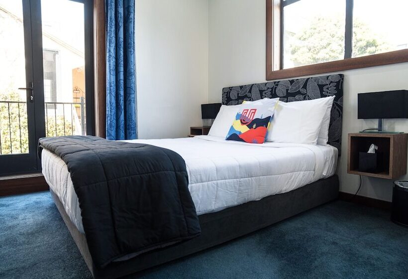 סוויטה משפחתית, U Boutique