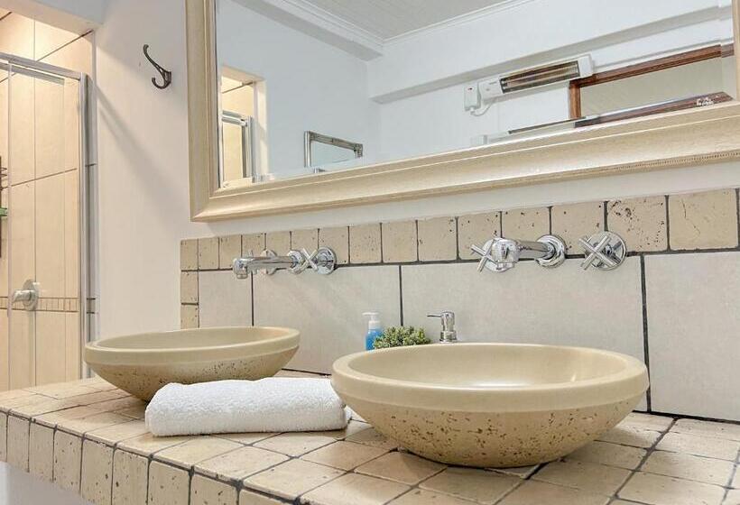 キングサイズベッドのスタンダードルーム, Amoris Guesthouse In Waterkloof Ridge