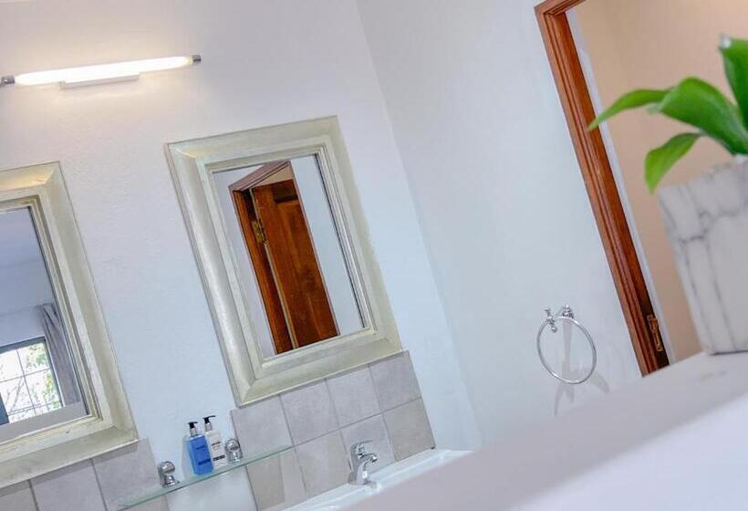 キングサイズベッドのスタンダードルーム, Amoris Guesthouse In Waterkloof Ridge