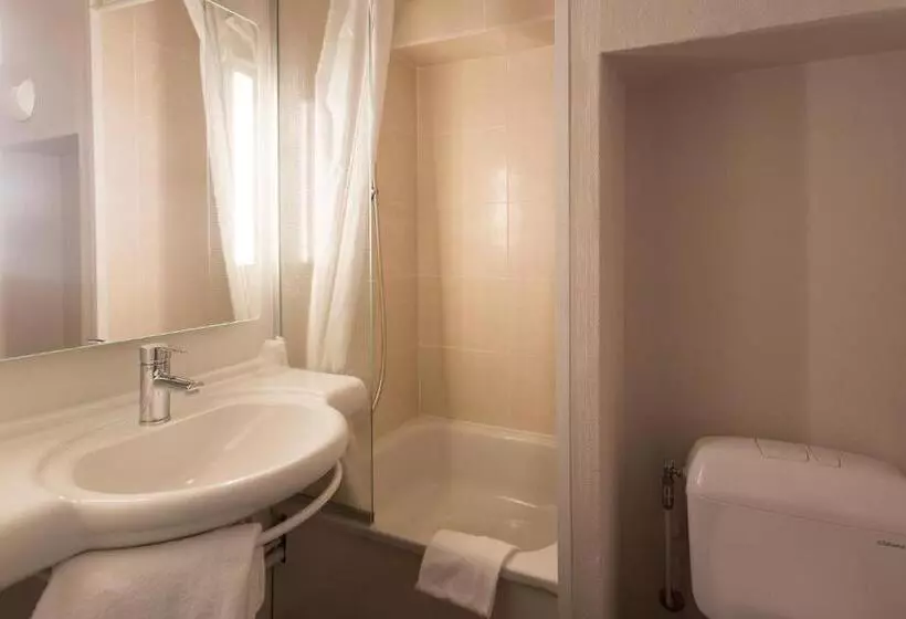 Standard Neljän Hengen Huone, B&b Hotel Douai Parc Des Expos Cuincy