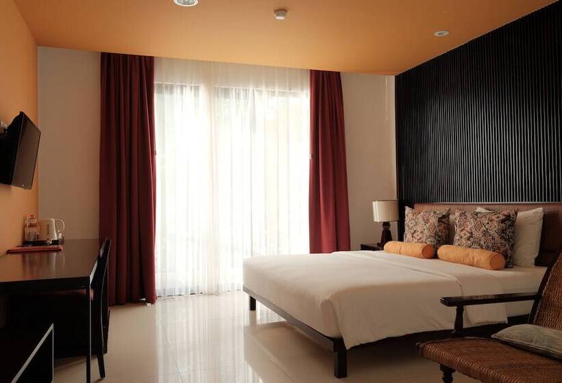 חדר דלוקס, Capa Maumere