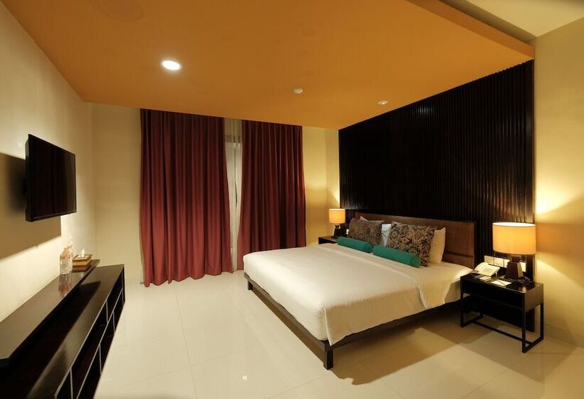 חדר דלוקס, Capa Maumere