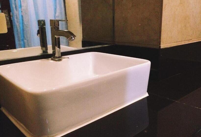 חדר סטנדרט לשלושה, Chinatown Lai Lai Hotel Inc