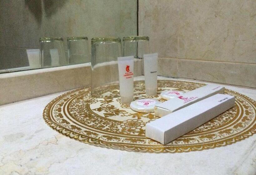 סוויטה, Chinatown Lai Lai Hotel Inc