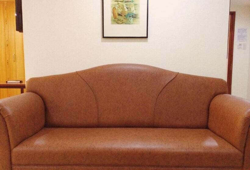 סוויטה, Chinatown Lai Lai Hotel Inc