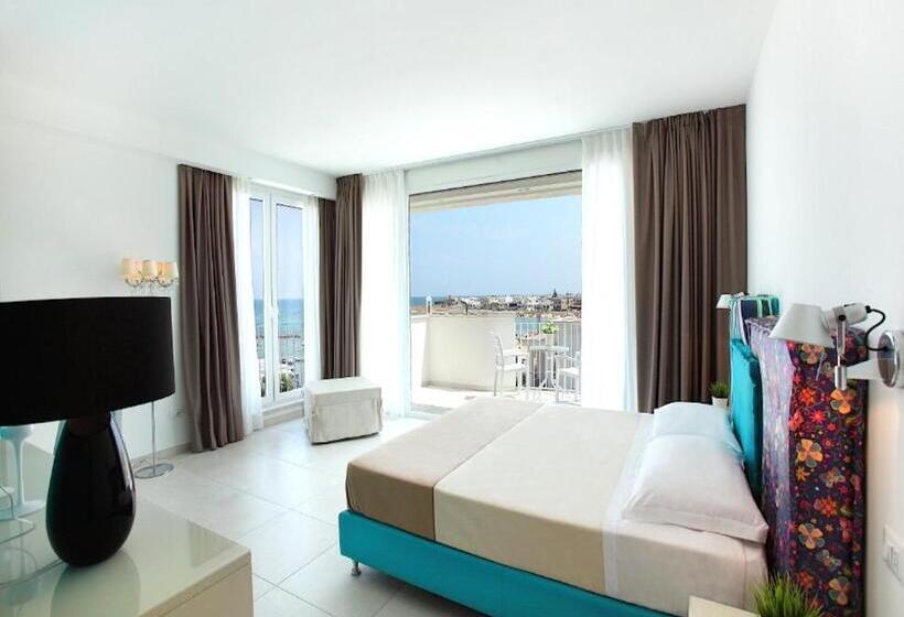 سوییت با چشمانداز دریا, Ci.co