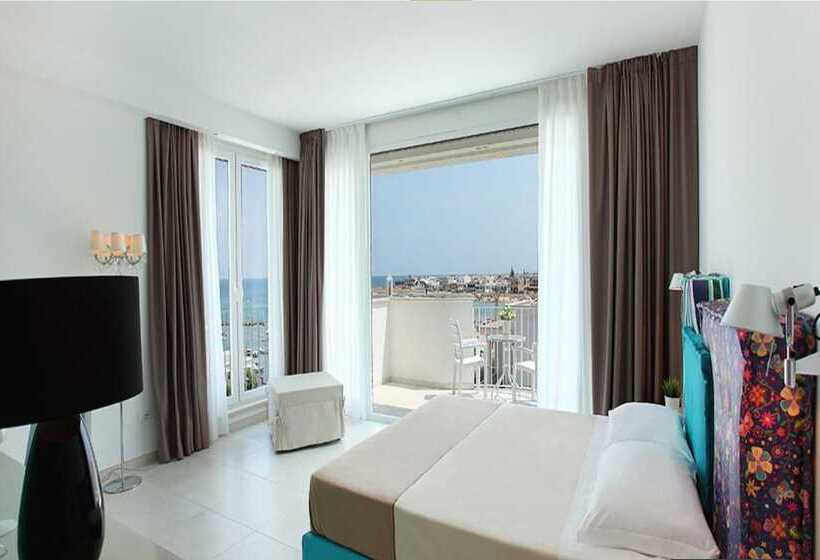 سوییت با چشمانداز دریا, Ci.co