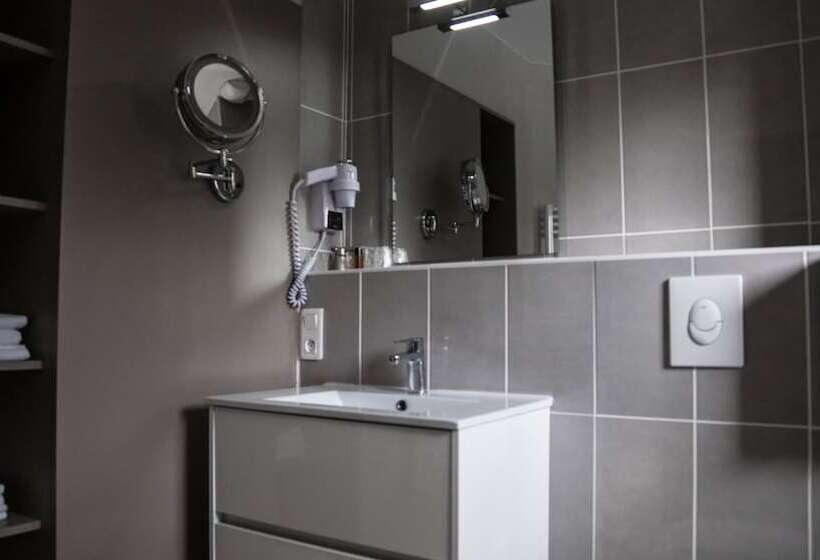 חדר דלוקס לשלושה, Du Canal