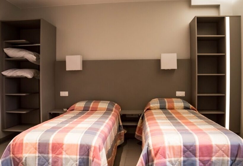 חדר דלוקס לארבעה, Du Canal