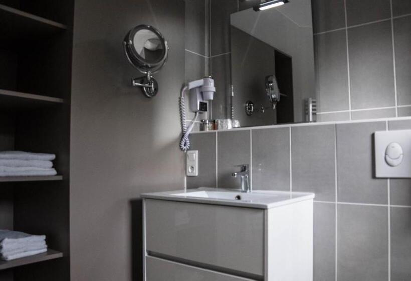 חדר דלוקס לשלושה, Du Canal