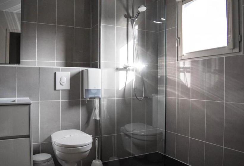 חדר דלוקס לשלושה, Du Canal