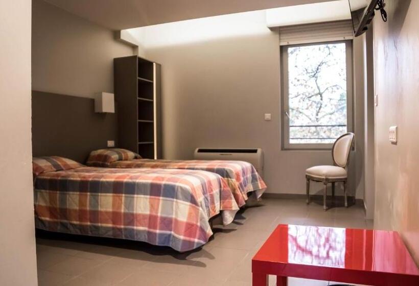 חדר דלוקס לארבעה, Du Canal