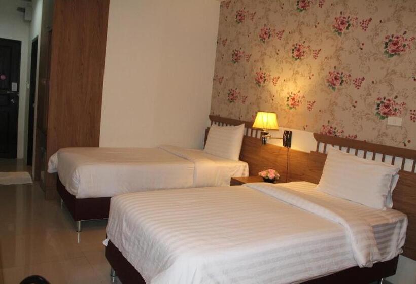 디럭스 룸, Huen Chan Thip