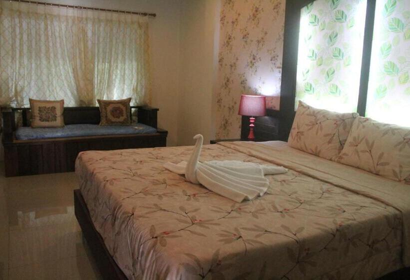 디럭스 룸, Huen Chan Thip