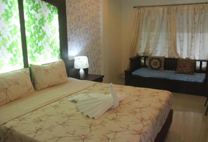 디럭스 룸, Huen Chan Thip